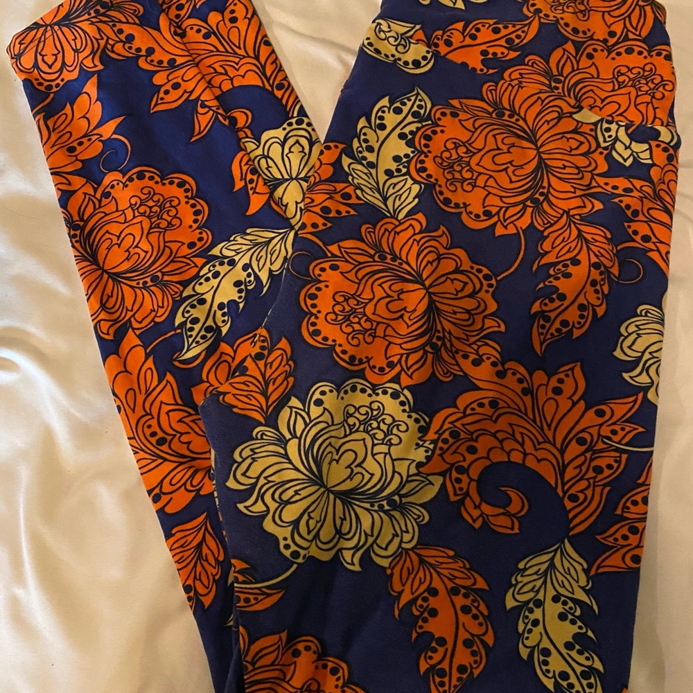 Lularoe leggings size tall and curvy